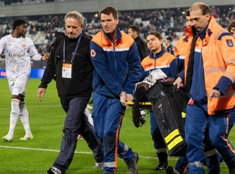 Σοκ στη Γαλλία: Παίκτης της Μπορντό συγκρούστηκε στο κεφάλι με αντίπαλο και είναι σε τεχνητό κώμα