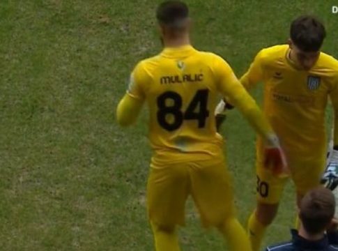 Ο απίθανος λόγος που έγινε αλλαγή ένας τερματοφύλακας 20 δευτερόλεπτα μετά την έναρξη (pic+vid)