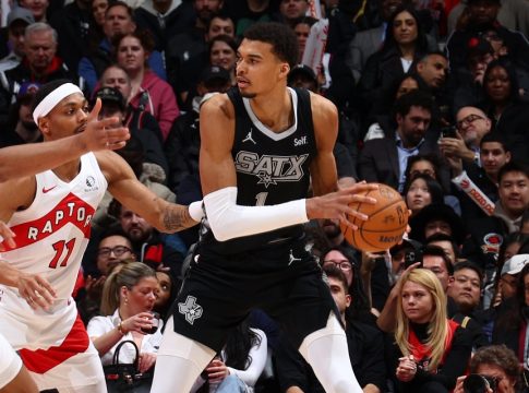 Πέμπτη σερί νίκη για τους ασταμάτητους Γουόριορς (107-129) – Ιστορικός Γουεμπανιάμα οδήγησε σε νίκη τους Σπερς (99-122)