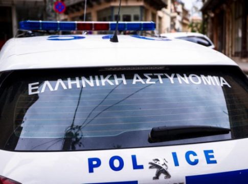 Ασπρόπυργος: Αστυνομικός έχει ταμπουρωθεί στο σπίτι του μετά από καβγά με τη σύζυγό του