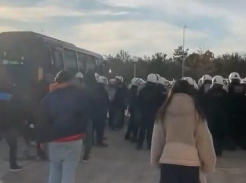 Πολιτική κόντρα για την επέμβαση των ΜΑΤ στη Νομική – Διαψεύδει ο κοσμήτορας ότι έγινε κατ’ εντολή της πρυτανείας