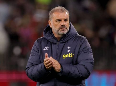 Ποστέκογλου για μπλε κάρτα: «Ξέρετε τι θα κάνει; Θα καταστρέψει το ποδόσφαιρο»