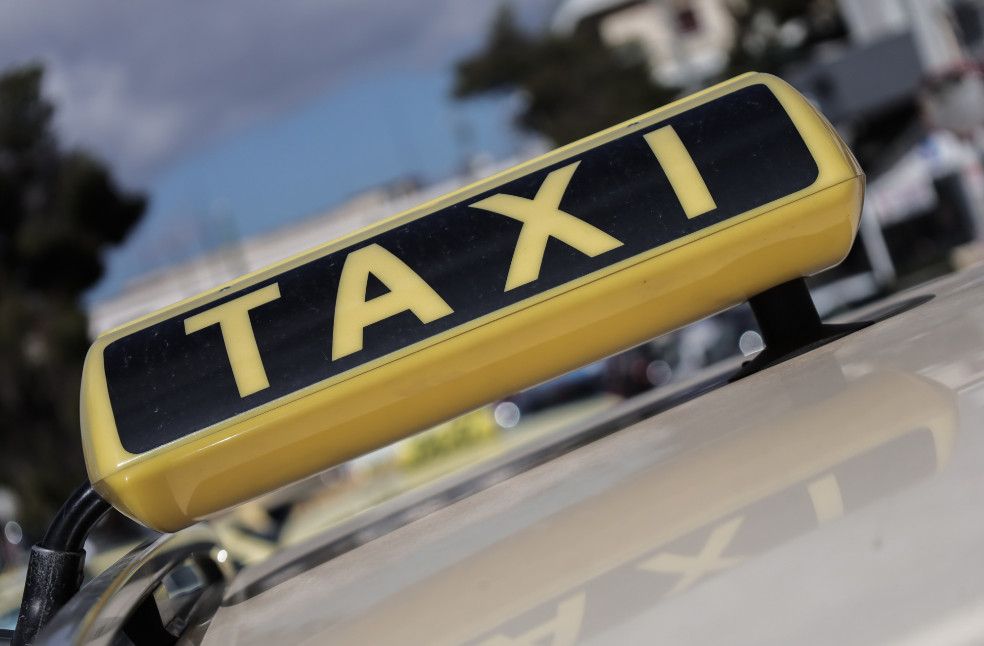 Αργυρούπολη: Θύμα ληστείας έπεσε οδηγός ταξί – Τον απείλησαν με αιχμηρό αντικείμενο