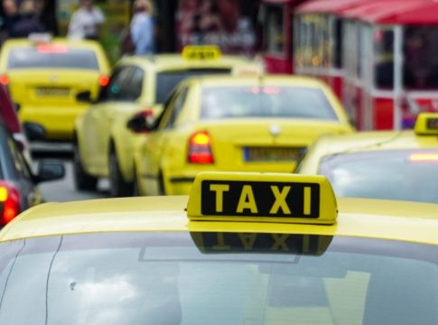 Χειρόφρενο για δύο μέρες τραβούν τα ταξί στην Αθήνα – Τα αιτήματα των οδηγών