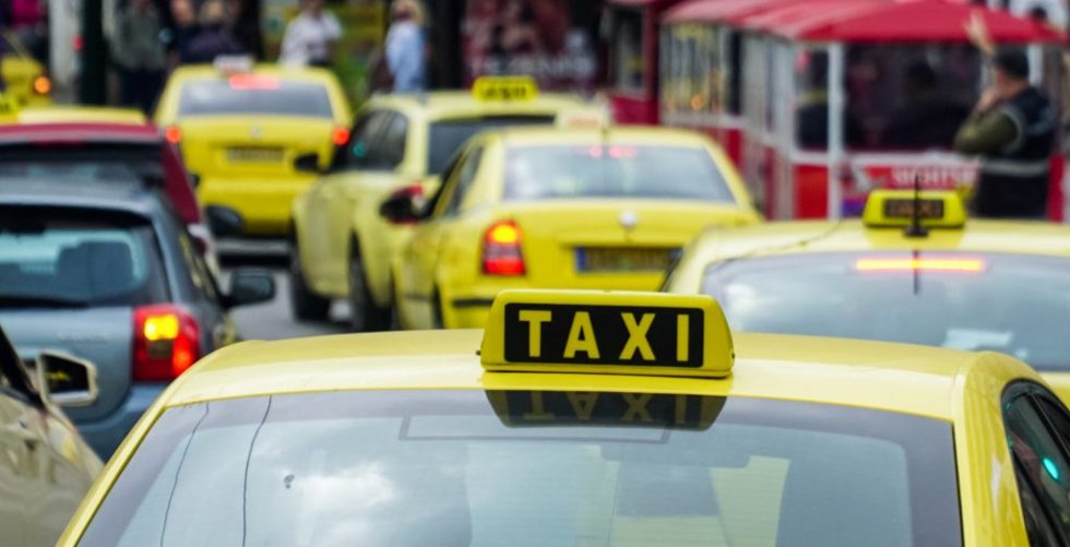 Χειρόφρενο για δύο μέρες τραβούν τα ταξί στην Αθήνα – Τα αιτήματα των οδηγών