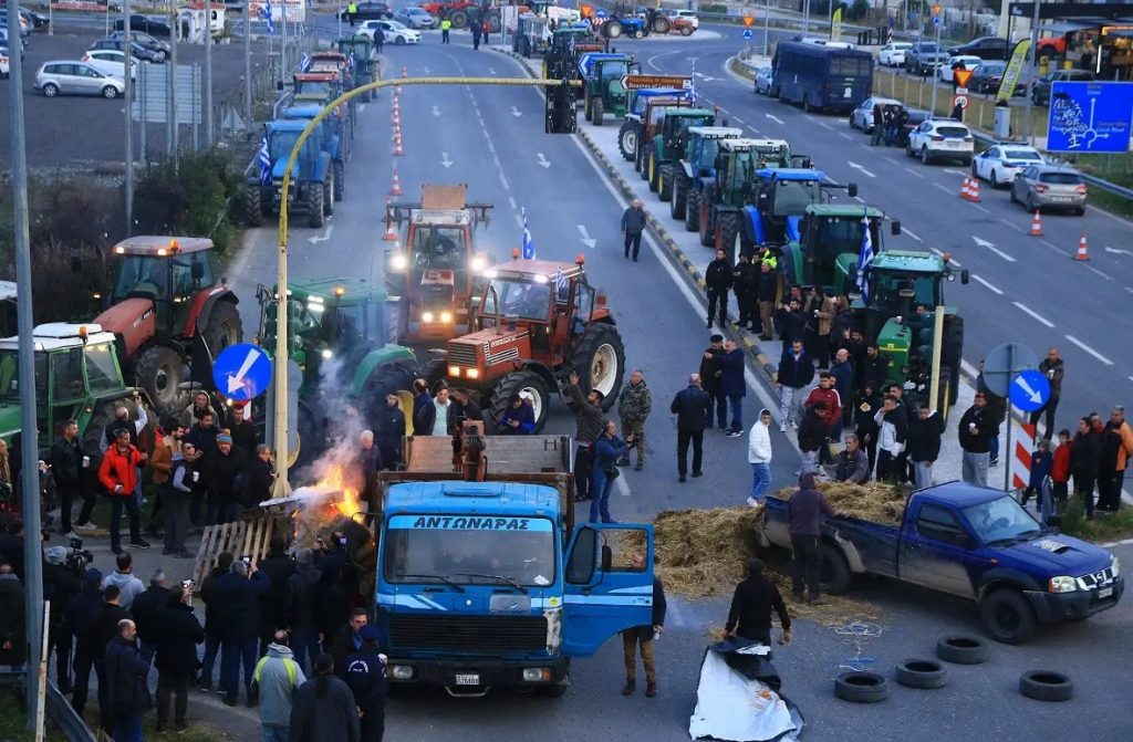 Γραμμή κλιμάκωσης από τους αγρότες – Συνεχίζονται οι συσκέψεις, αποφάσεις για κάθοδο στην Αθήνα