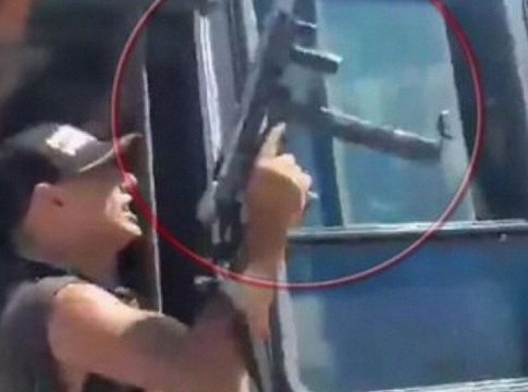 Αργεντινή: Οπαδοί ομάδας Β’ κατηγορίας πηγαίνουν στο γήπεδο κραδαίνοντας όπλα – Δείτε βίντεο