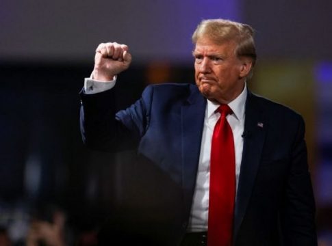 ΗΠΑ: Ο Τραμπ παρομοιάζει τον εαυτό του με τον Αλεξέι Ναβάλνι – «Αυτό γίνεται επίσης στη χώρα μας»