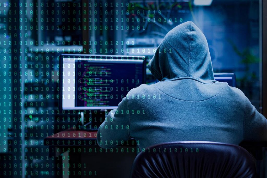 Ανήλικος χάκερ απειλούσε νεαρό και τους γονείς του, έχοντας χακάρει κάθε τεχνολογική συσκευή