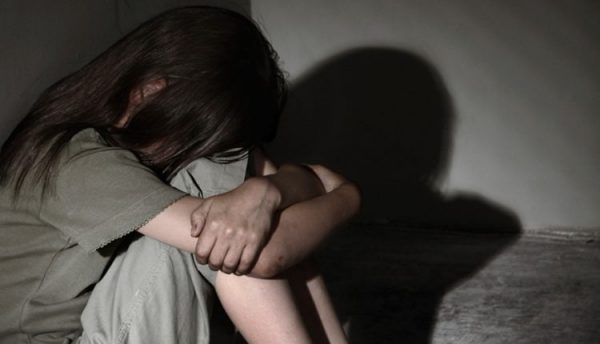Βιασμός στο Κερατσίνι: Προσοχή στους παππούδες και τους θείους, λέει ο πατέρας της 14χρονης
