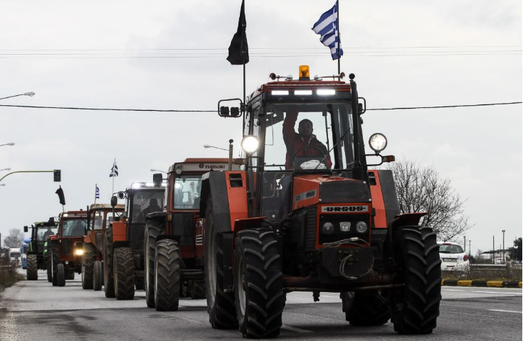 Αγρότες: Επιμένουν για κάθοδο με τα τρακτέρ στην Αθήνα παρά το «όχι» από Χρυσοχοΐδη