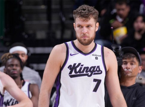 Εκτός playoffs ο Βεζένκοφ, πέρασαν εμφατικά οι Πέλικανς