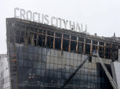Στους 115 ο τραγικός απολογισμός στη Μόσχα – Οι τρομοκράτες είχαν επαφές στην Ουκρανία, λέει η FSB
