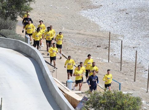 Πρωινή προπόνηση και τρέξιμο στην παραλία για την ΑΕΚ στη Λεμεσό – Επιστροφή στη δουλειά από Δευτέρα (pics)