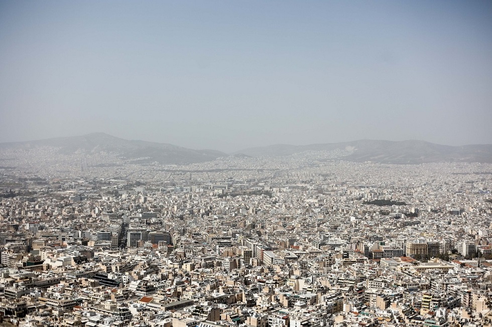 Καιρός: Επιμένει η αφρικανική σκόνη – Έρχονται 30άρια με λασποβροχή