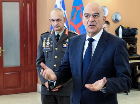 Ενεργοποίηση νόμου του 1977 για θητεία των γυναικών στο στρατό ανακοίνωσε ο Δένδιας