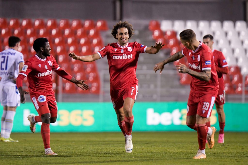 Πανσερραϊκός – Αστέρας Τρίπολης 2-0: Καθάρισαν με Ουάρντα και Αυλωνίτη τα «λιοντάρια»