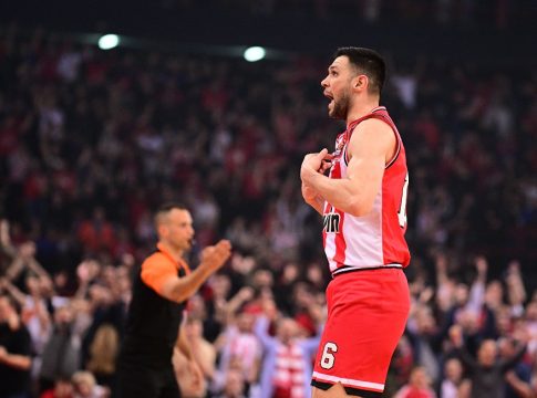 Έβαλε το μακρινό σουτ ο Παπανικολάου και… ξέσπασε (vid)