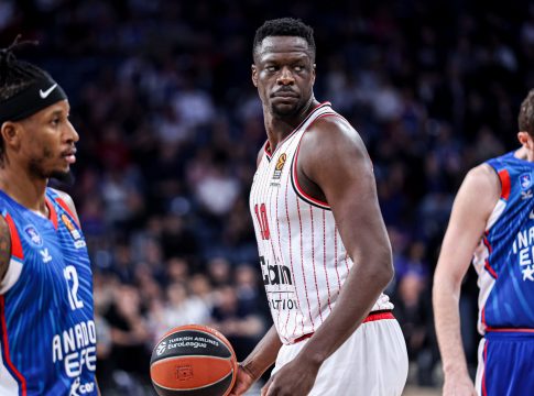 Με 6/8 τρίποντα ξεκίνησε η Εφές: Και όμως ο Ολυμπιακός (vid)