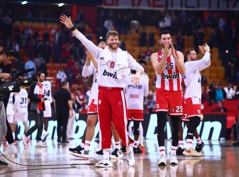 Oλυμπιακός: Οι χαιρετούρες των παικτών, ο… Ζεράρ, ο Πάπας και ο Ποντένσε (vid)