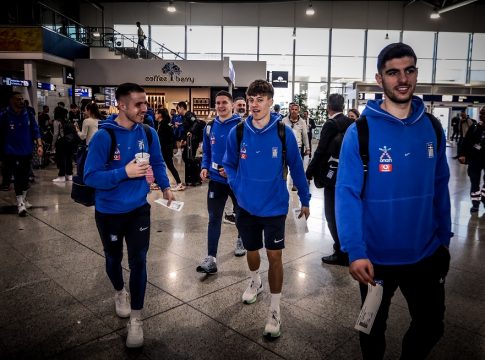 Η όμορφη κίνηση των Γεωργιανών στο ξενοδοχείο της Εθνικής με αφορμή την 25η Μαρτίου (vid)