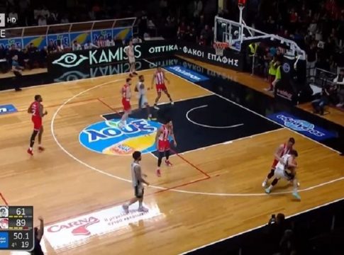 Πολύ όμορφη κίνηση του Λαρεντζάκη: Το εσκεμμένο φάουλ στον 16χρονο Βαλκανά για τους πρώτους του πόντους (vid)