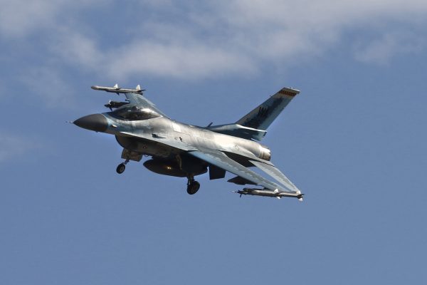 Πτώση F-16 στη νήσο Ψαθούρα – Σώος ο πιλότος