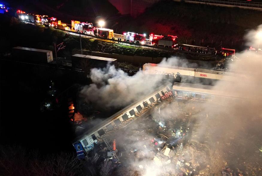 Νέο βίντεο από την τραγωδία στα Τέμπη – Η «κόλαση» δευτερόλεπτα μετά τη σύγκρουση των τρένων