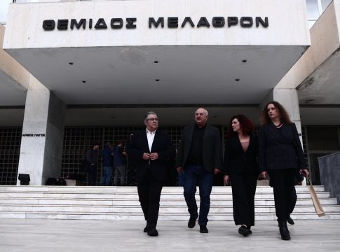 Κουτσούμπας: Κατέθεσε στην εισαγγελέα του Αρείου Πάγου το πόρισμα του ΚΚΕ για τα Τέμπη