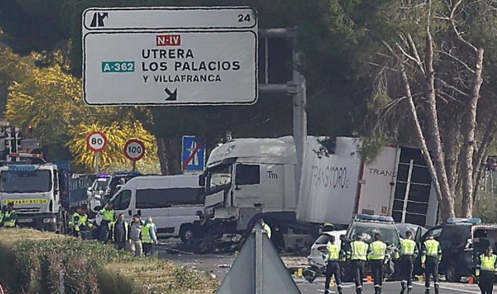 Ισπανία: Φορτηγό έπεσε πάνω σε οχήματα αστυνομικού μπλόκου στη Σεβίλλη – Έξι νεκροί