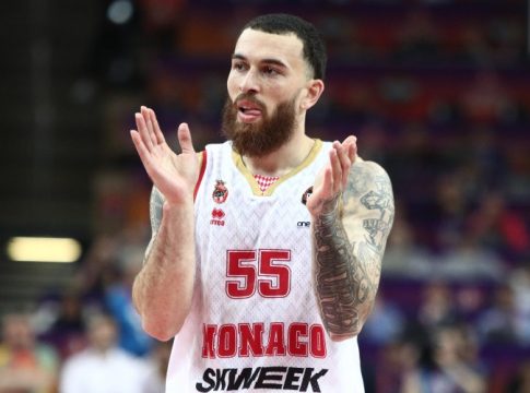 Ο Μάικ Τζέιμς γιόρτασε τα 34α γενέθλια του και έβαλε φωτιά στους φίλους του Ολυμπιακού (pic)