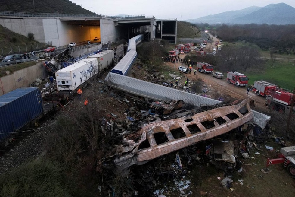 Τέμπη: Στο μυαλό ΝΔ και ΣΥΡΙΖΑ για το περίφημο «Περί Ευθύνης Υπουργών» – «Παρασέρνει» Καραμανλή ο Σπίρτζης