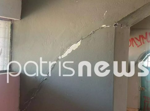 Σοβαρές ζημιές σε κτήρια στην Ζαχάρω μετά τον σεισμό – Ρωγμές σε τοιχώματα, κατέρρευσαν μαντρότοιχοι (pics)
