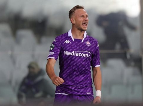 Ζορίστηκε αλλά προκρίθηκε η Φιορεντίνα (1-1) – Ήττα αλλά… προημιτελικά για τη Φενέρ (0-1)