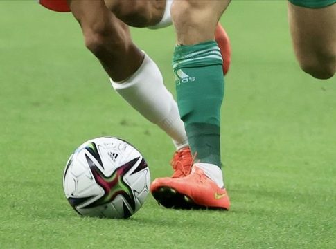 Σοκ στην Αλγερία: 17χρονος πέθανε κατά την διάρκεια αγώνα μετά από χτύπημα αντιπάλου (vid)