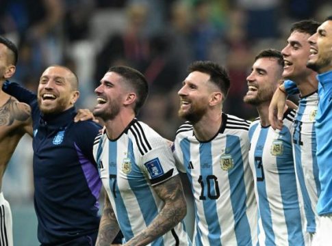 Η Αργεντινή παρουσίασε την φανέλα της για το Copa America 2024 (pic)