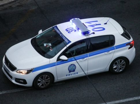 Χαλάνδρι: Τέσσερις ληστές μπήκαν σε εστιατόριο και απείλησαν με μαχαίρι τον υπάλληλο