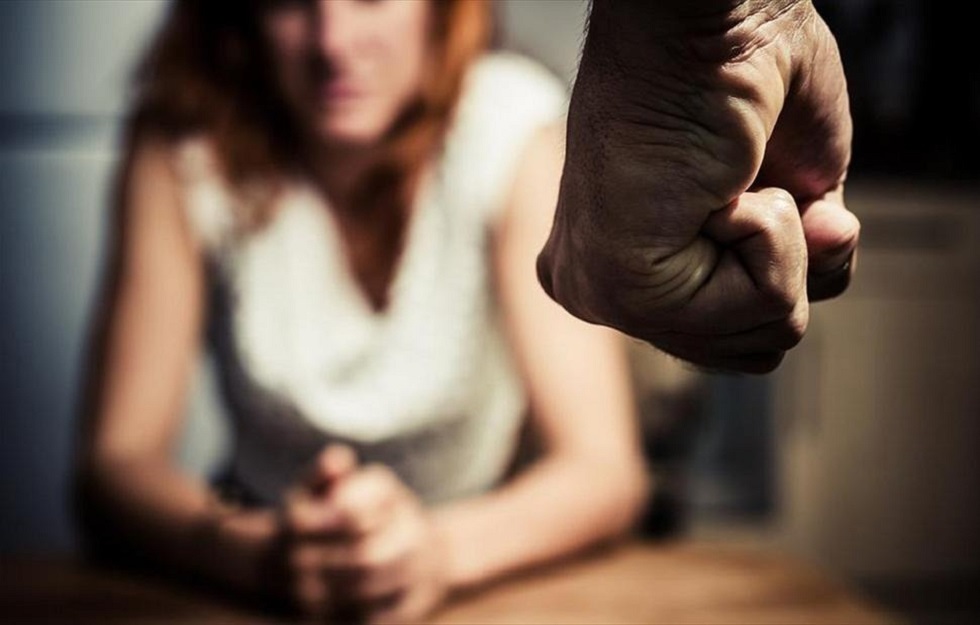 Άργος: Αδιανόητο περιστατικό – Χτύπησε τη σύζυγό του με σίδερο και την περιέλουσε με χλωρίνη
