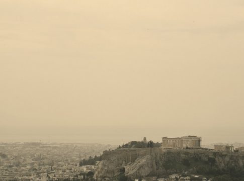 Αφρικανική σκόνη: Ο Κολυδάς εξηγεί το φαινόμενο – «Επεισόδια που διαρκούν από 2 έως 4 ημέρες»