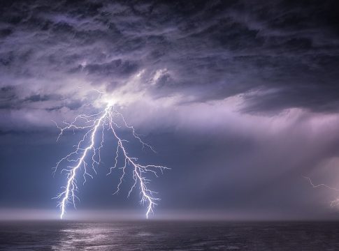 Καιρός: Χιόνια και καταιγίδες την Τσικνοπέμπτη – Στο επίκεντρο η βόρεια Ελλάδα