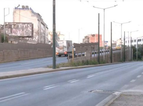 Πειραιάς: Μάχη για τη ζωή της δίνει η γυναίκα που παρασύρθηκε από φορτηγό