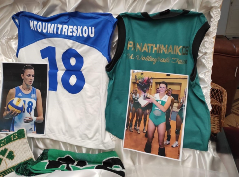 Το τελευταίο «αντίο» στην σπουδαία Ρούξι Ντουμιτρέσκου (pic)