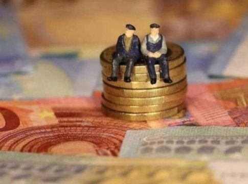 Μπόνους έως 150 ευρώ τον μήνα για 400.000 συνταξιούχους