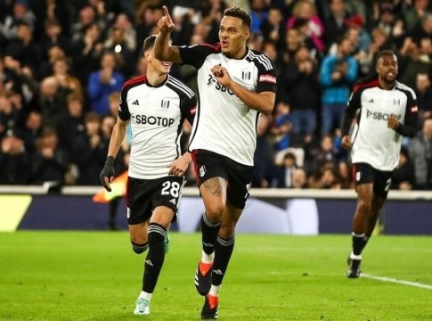 Κόντρα σε τρεις έδρες