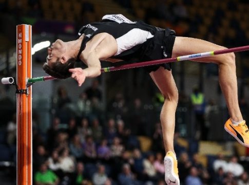 Ο Κερ κατέκτησε το χρυσό μετάλλιο στο ύψος