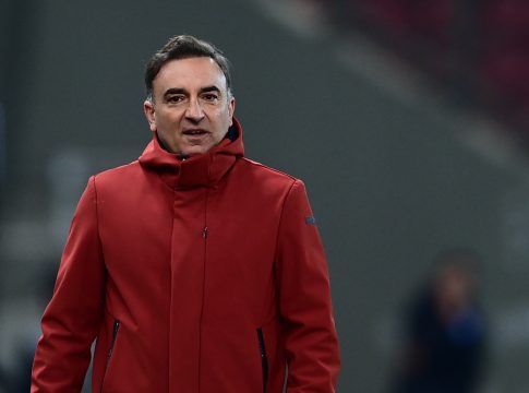 Για πού ετοιμάζει βαλίτσες ο Κάρλος Καρβαλιάλ: Πενήντα μέρες μετά την απόλυση του από τον Ολυμπιακό ετοιμάζεται για…