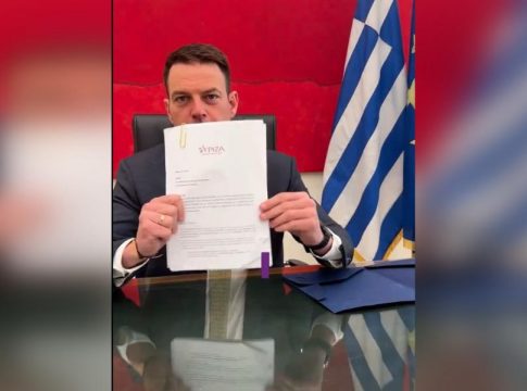 Κασσελάκης: Αυτό είναι το κατηγορητήριο για τον Καραμανλή – Δεσμεύεται να το ψηφίσει ο Μητσοτάκης;