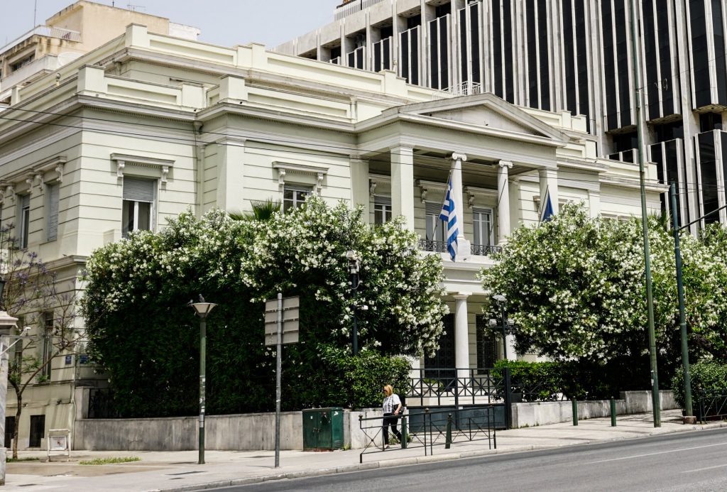 Υπουργείο Εξωτερικών: «Καταδικάζουμε απερίφραστα τις επιθέσεις του Ιράν προς το Ισραήλ»