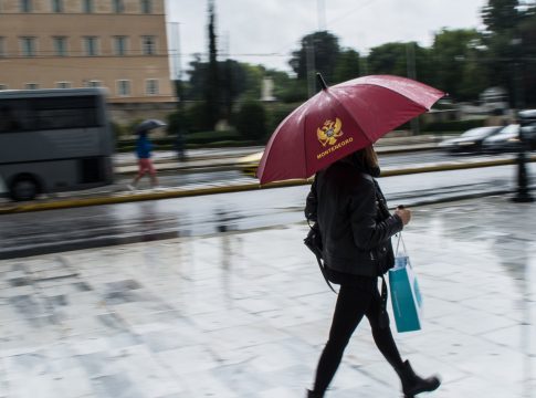 Αλλάζει ο καιρός: Έρχονται βροχές, σκόνη και καταιγίδες – Ποιες περιοχές θα επηρεαστούν