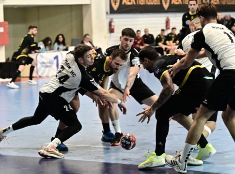 Αναβλήθηκε το ΑΕΚ-ΠΑΟΚ λόγω δηλητηρίασης δέκα μελών των «ασπρόμαυρων»